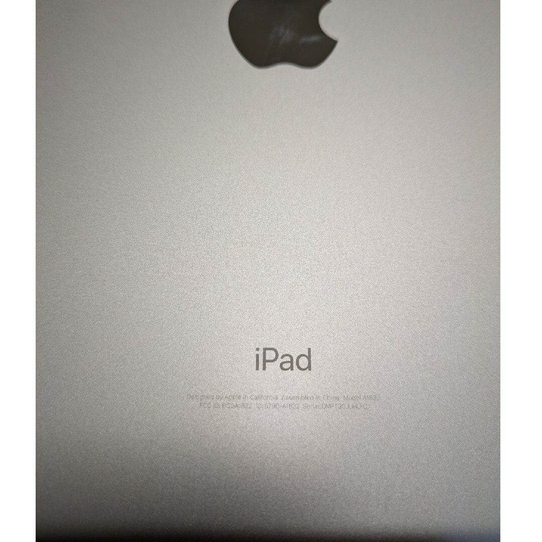 iPad - iPad 第5世代 A1822 シルバー 32GB Wi-fiモデルの通販 by えむ
