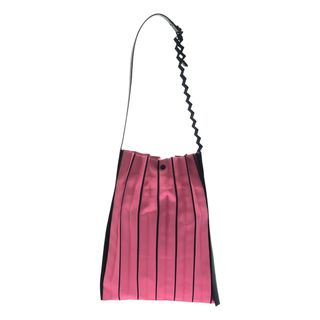 PLEATS PLEASE ISSEY MIYAKE（ショルダーバッグ）のフリマアイテム一覧