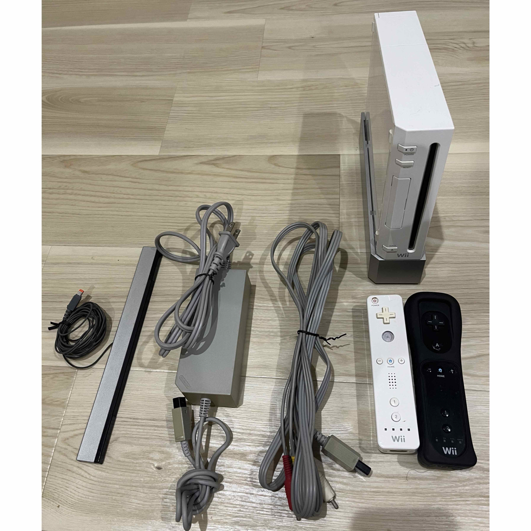 アウトレット 任天堂Wii本体＆WiiFit Plus、マリオカートセット他ソフト5本