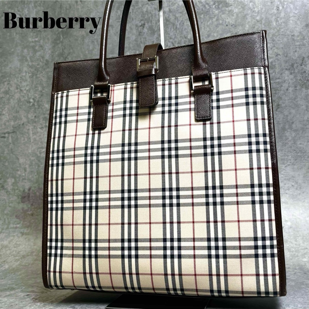 BURBERRY - 【極美品】BURBERRY ハンドバッグ ノバチェック ボックス型