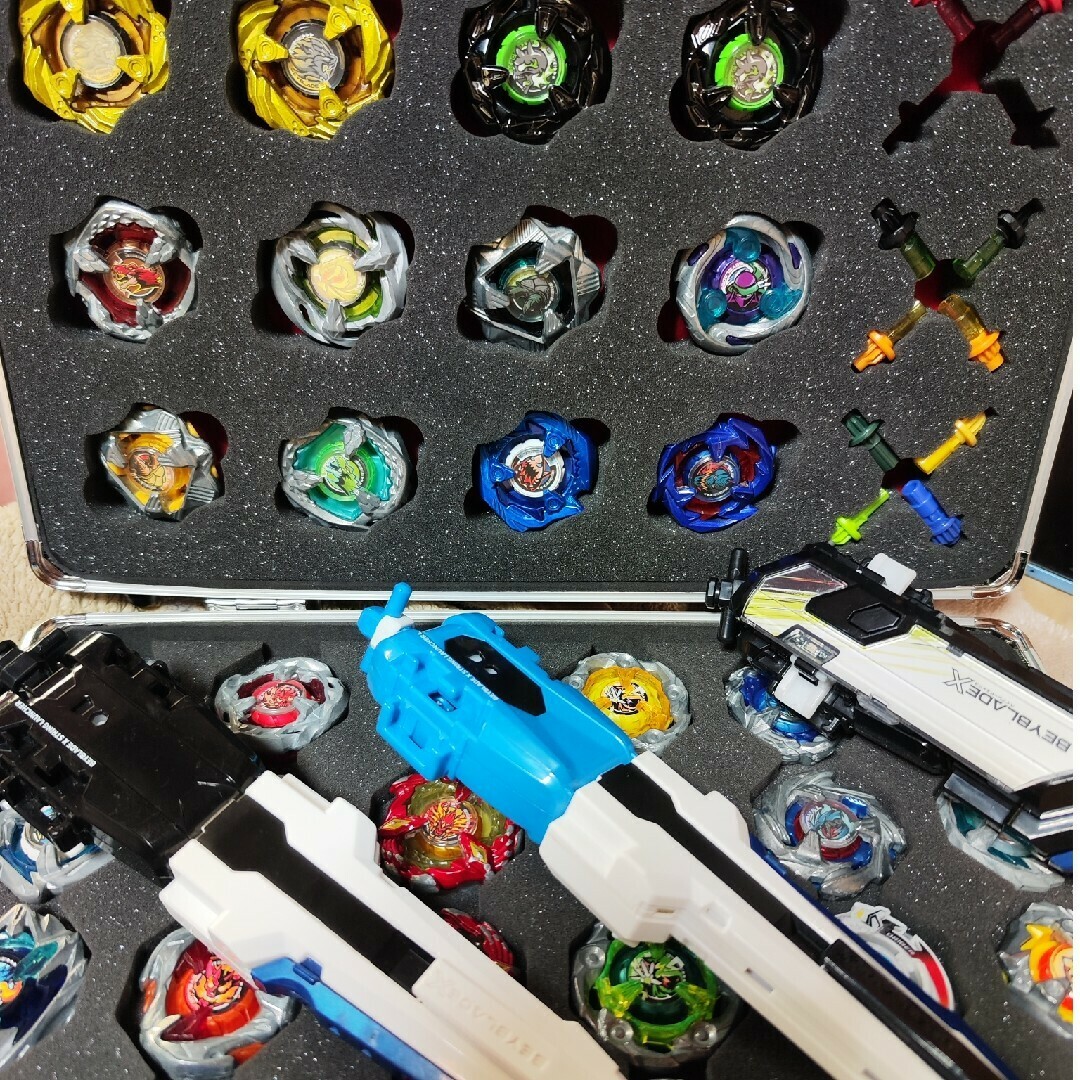 Takara Tomy - 週末限定価格！ベイブレードX引退品！66個＋αまとめ売り