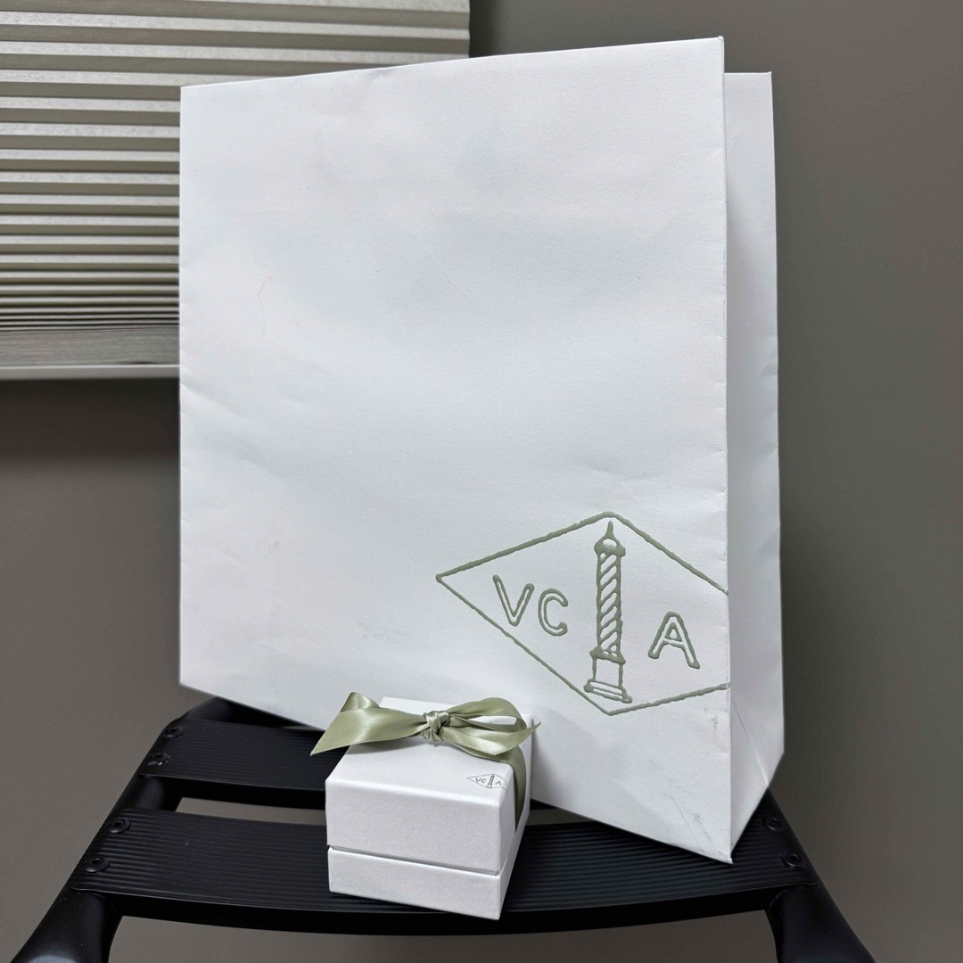 Van Cleef & Arpels - ヴァンクリ ギフトボックス ショッパーの通販 by