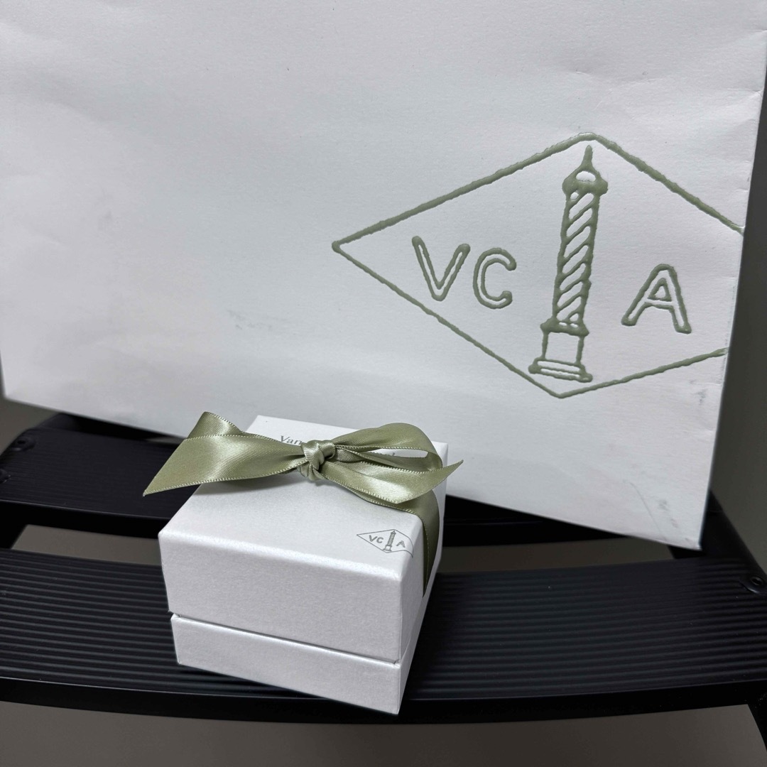 Van Cleef & Arpels - ヴァンクリ ギフトボックス ショッパーの通販 by