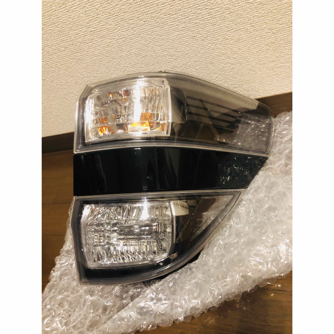 ☆美品☆ 20系 ヴェルファイア 純正 テール 右リアクォーター側 点灯