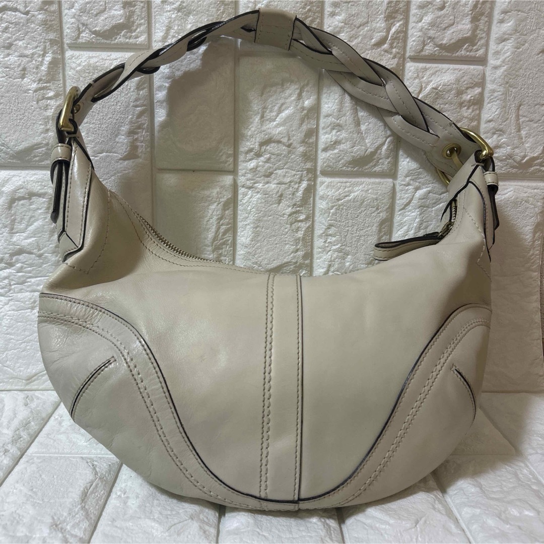 COACH - コーチ ワンショルダー ハーフムーン型 ホワイト ハンドバッグ