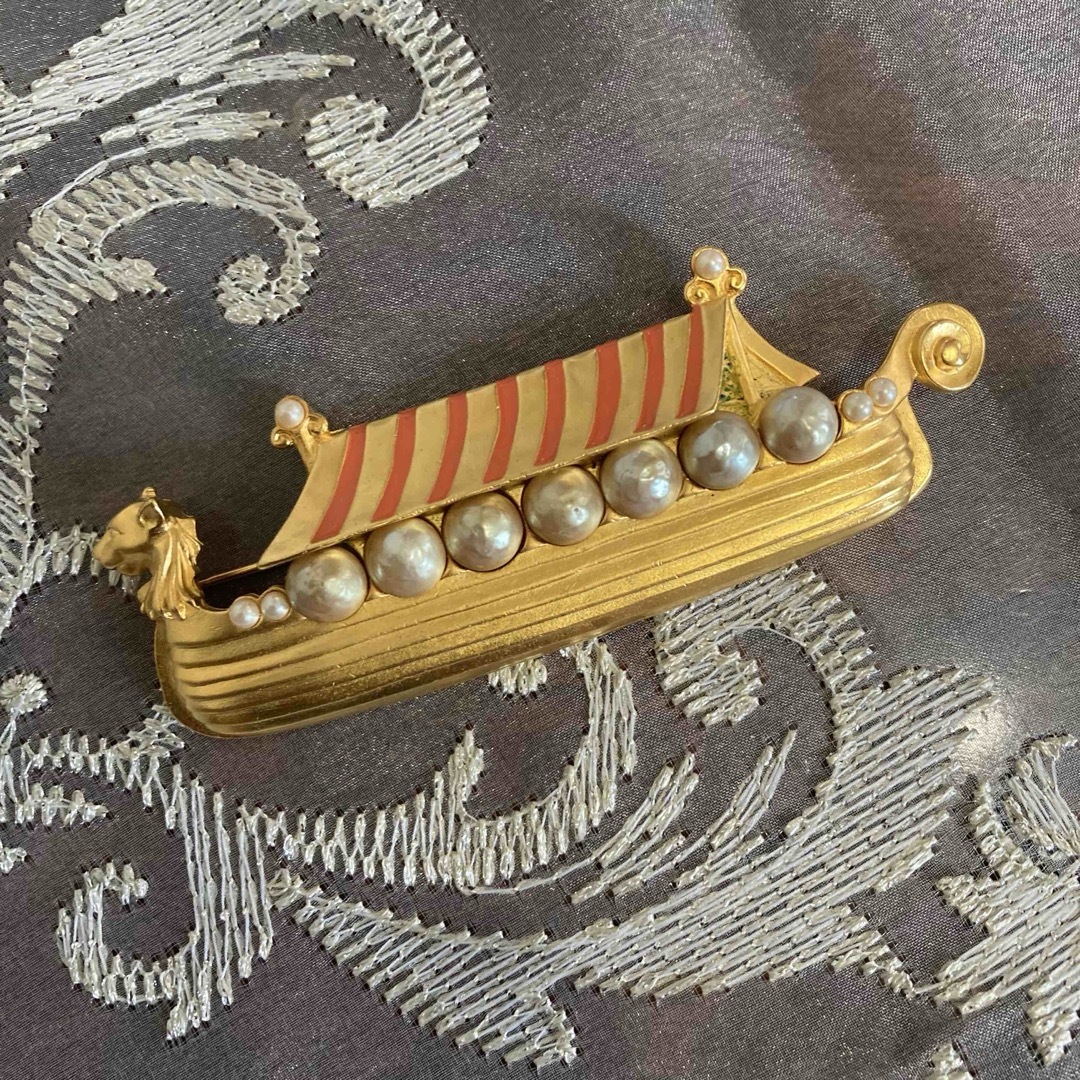 超希少デザイン ❤️カール・ラガーフェルド❤️ 龍頭鷁首風のブローチ