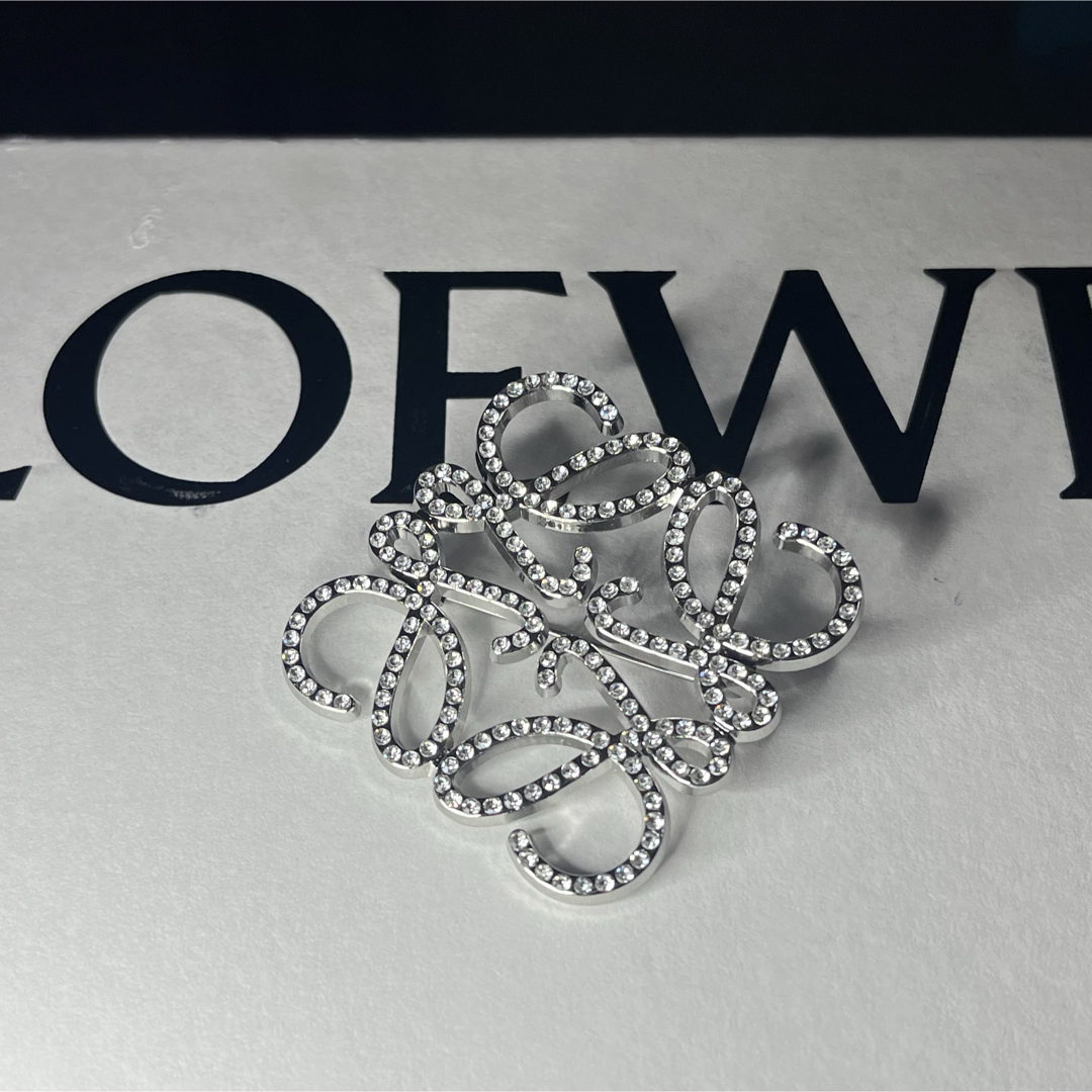LOEWE シルバー リボンブローチ LOEWE リボンモチーフ ブローチ