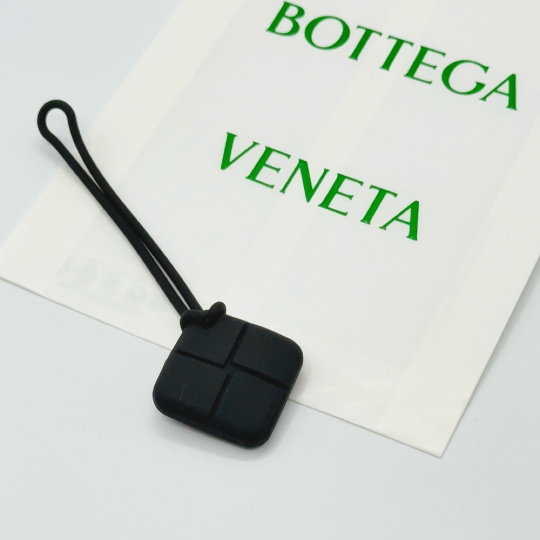BOTTEGA VENETA ラバーシリコン AirTag ケース ブラック