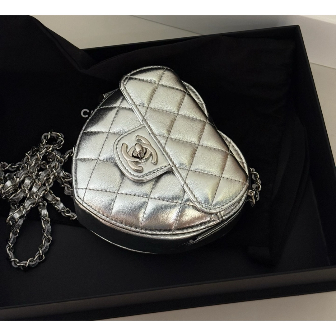 CHANEL - 新品未使用 シャネル ハートチェーンバッグ シルバー 25B