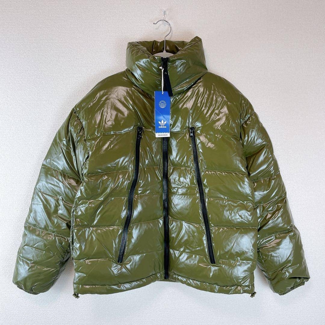 新品✨タグ付き アディダス 光沢エナメル調ダウンジャケット オリーブ