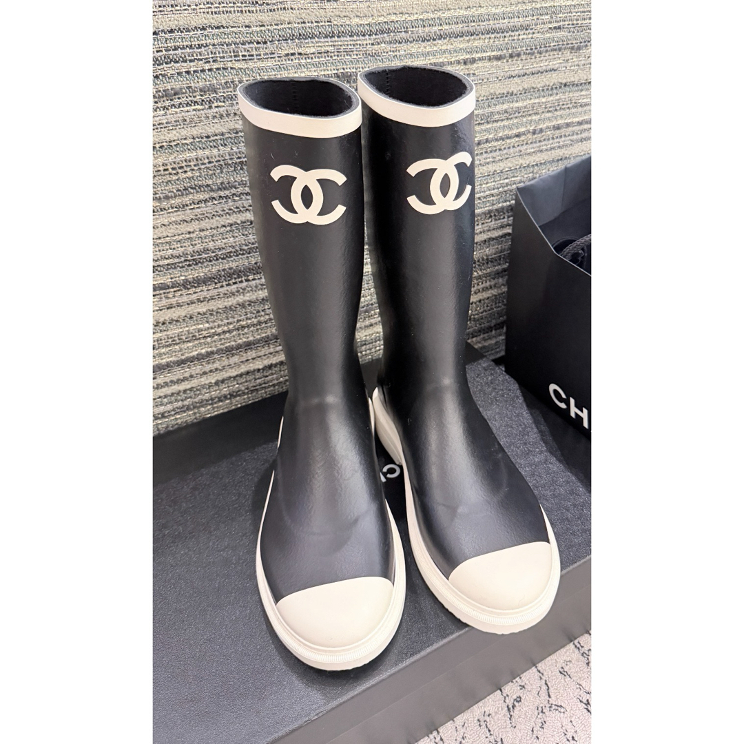 CHANEL - 値下げ！新品未使用 シャネル レインブーツ38 ブラック 26C