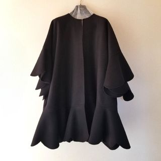 VALENTINO（ロングコート）のフリマアイテム一覧