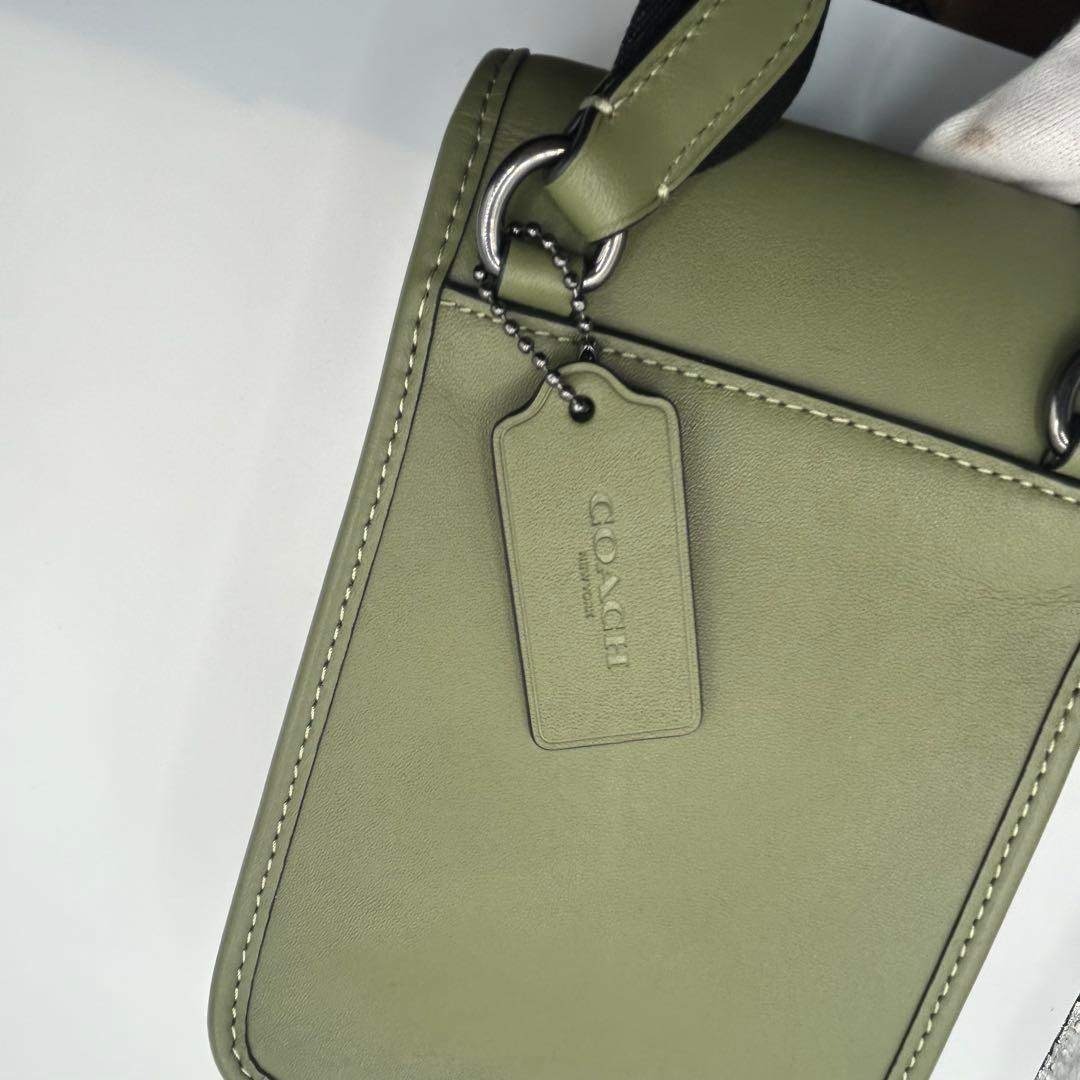 極美品✨COACH ショルダーバッグ レーサー フォン クロスボディ 収納袋 緑