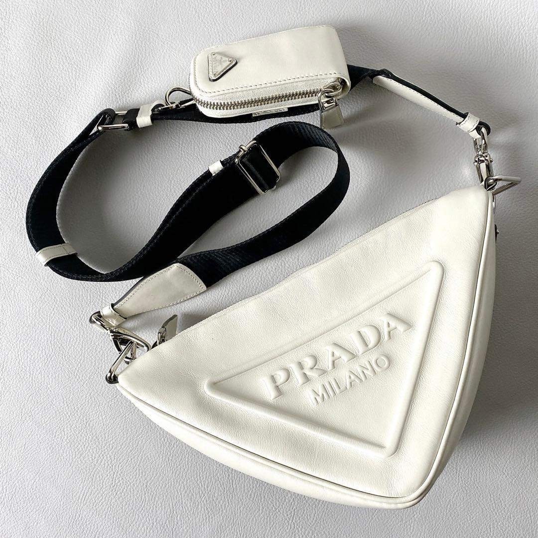 PRADA / トライアングル ショルダーバッグ エンボスロゴ ホワイト