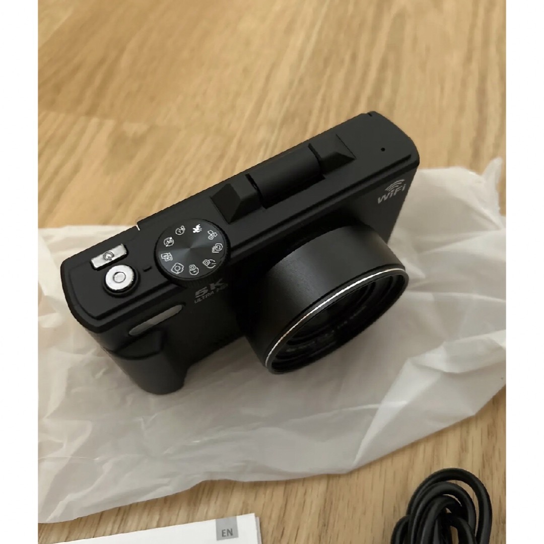 新品！デジカメ コンパクト 5k ブラック 軽量 180度回転画面 自撮り大