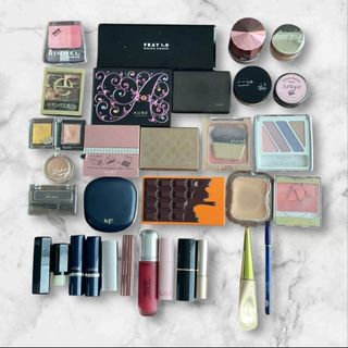 化粧品大量のフリマアイテム一覧