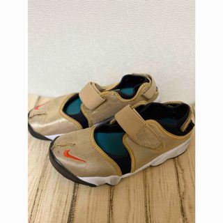 NIKE（ゴールド/金色系）のフリマアイテム一覧