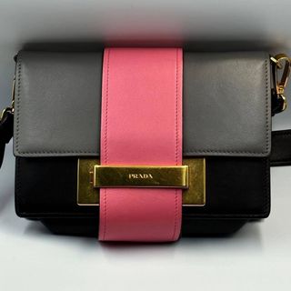 PRADA（ショルダーバッグ ・ ピンク/桃色系）のフリマアイテム一覧