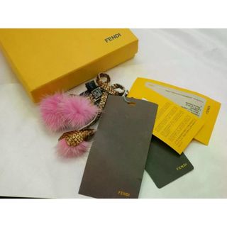 fendi ブローチのフリマアイテム一覧