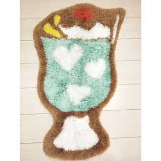 マザーガーデン 大ラグ フロアマット ラグ いちご 絨毯 レア 廃盤品の