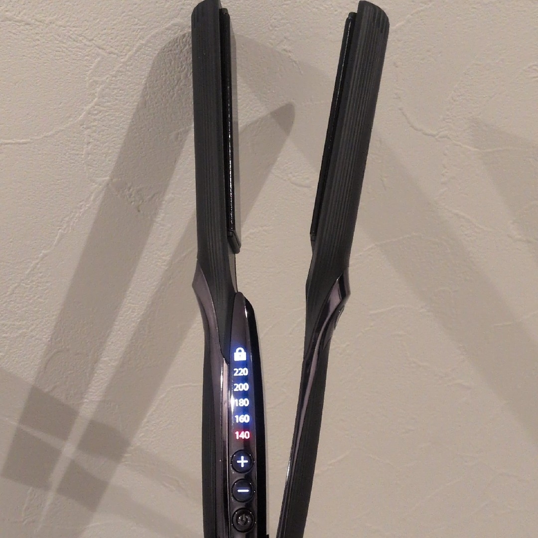 ReFa - Refa ストレートアイロン Pro 2023年 RE-AT-03A スタンド付の