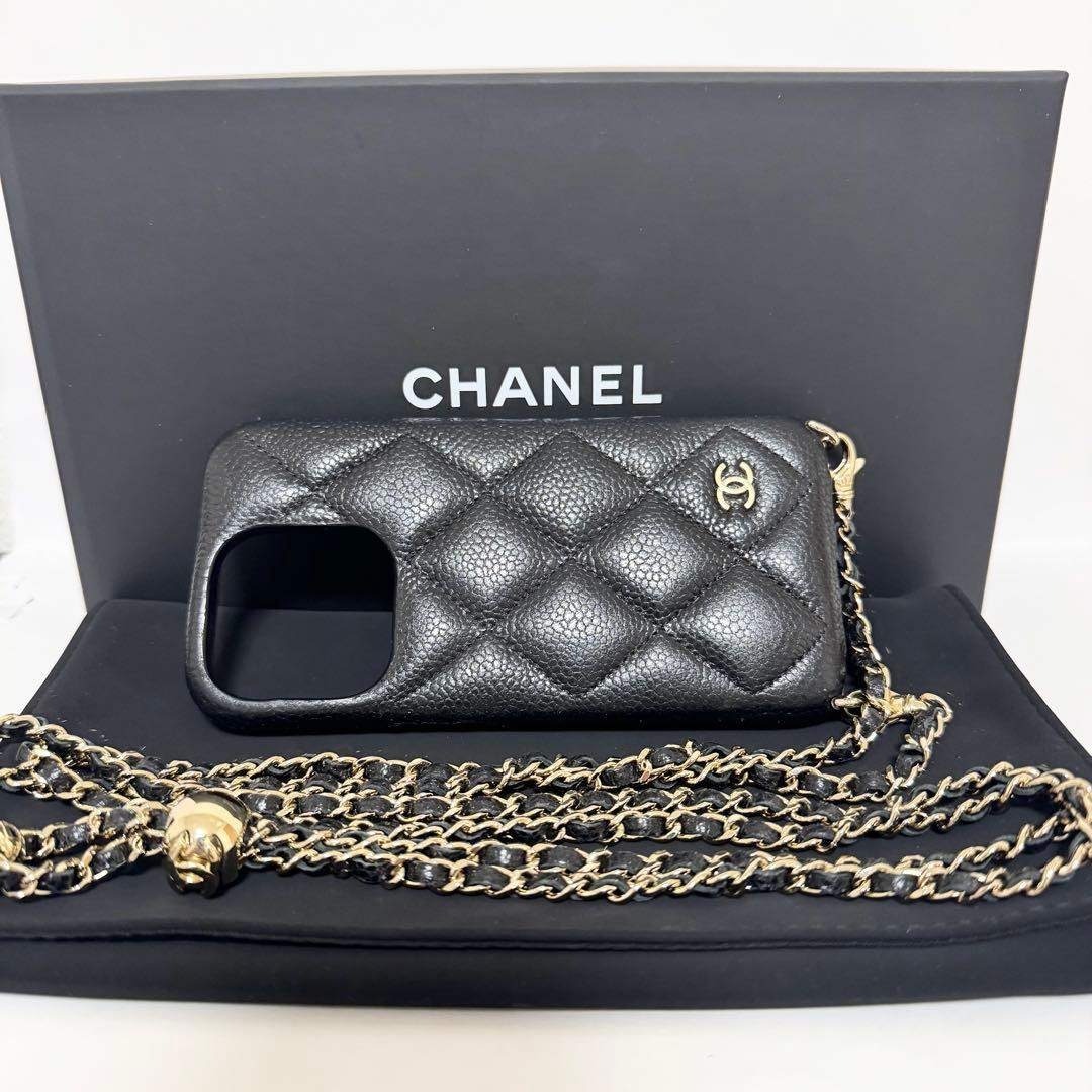 CHANEL - 【美品】シャネル iPhone15pro ケース チェーンショルダー