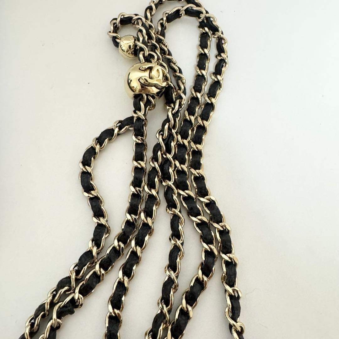 CHANEL - 【美品】シャネル iPhone15pro ケース チェーンショルダー