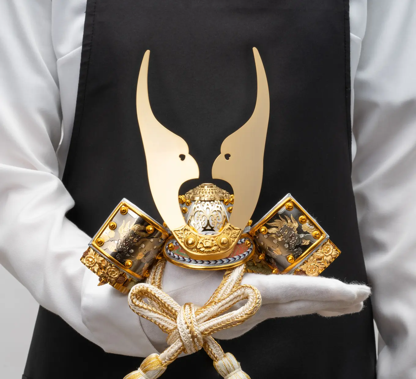 五月人形「黄金色に真龍の兜（収納タイプ）」｜五月人形の通販 ふらここ