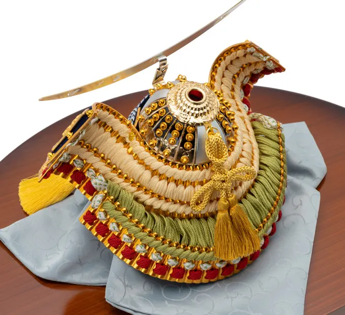 五月人形「銀に松葉の兜（収納タイプ）」｜五月人形の通販 ふらここ