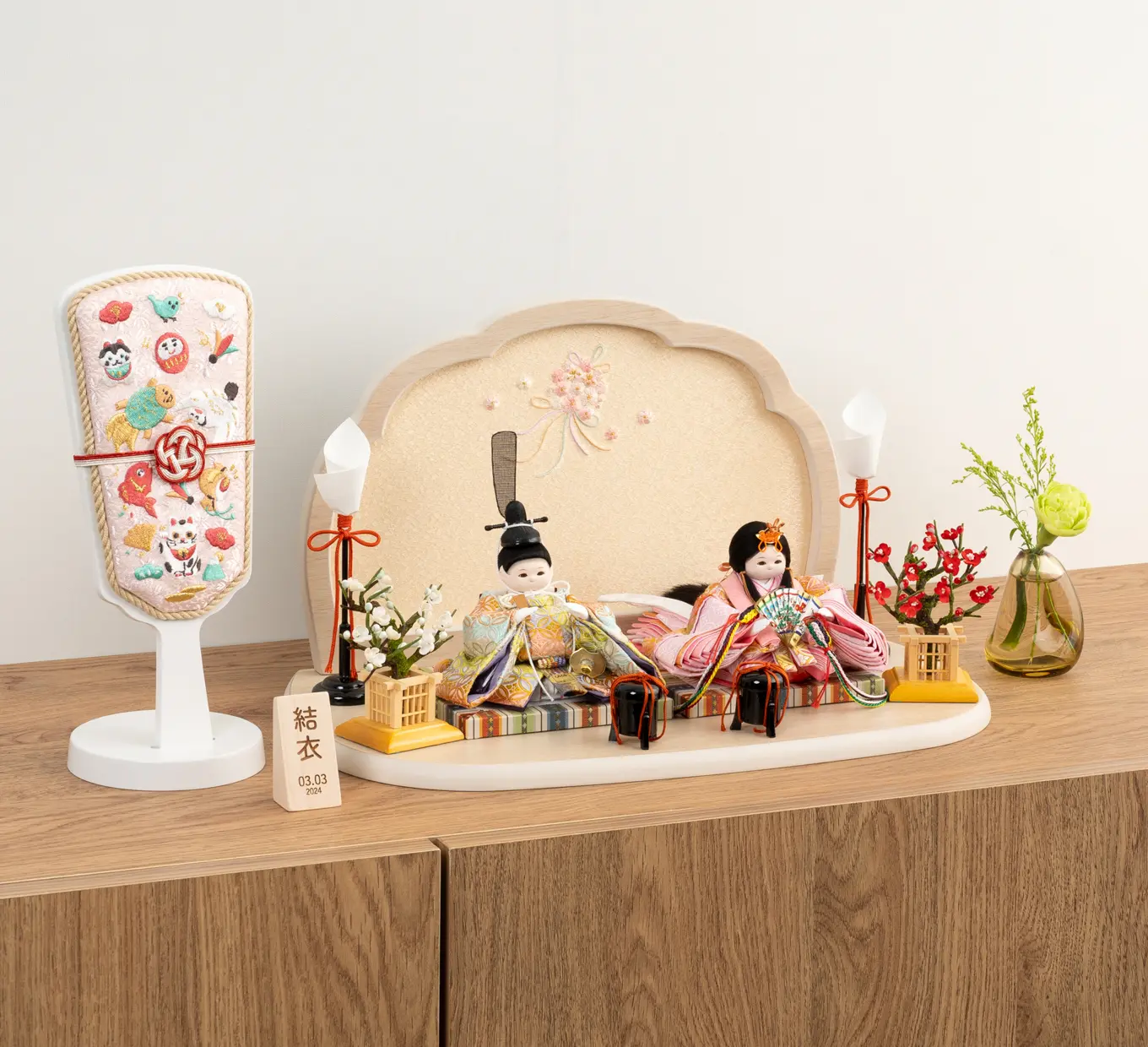 雛人形「羽子板『招福わいわい』お名前プレートセット」｜雛人形の通販