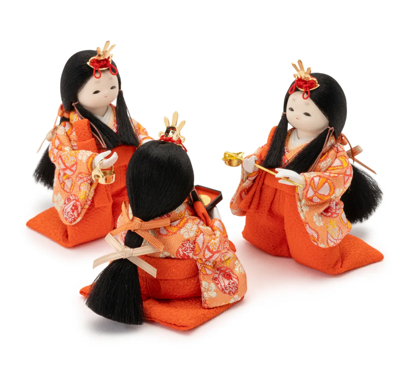 雛人形「ほのほの 三人官女 衣装着・手まり尽くし・紅色」｜雛人形の