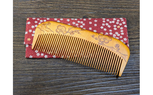 つげ櫛の櫛留商店 本つげ材焼絵櫛（すす櫛中歯）袋付 ※約10．5cm