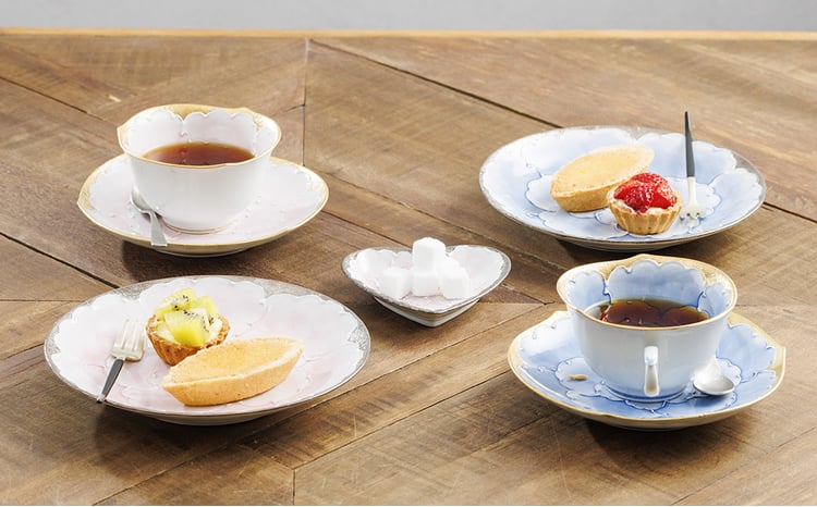 文山窯】有田焼／ゴールド牡丹コーヒーカップ＆ソーサー(ピンク・青