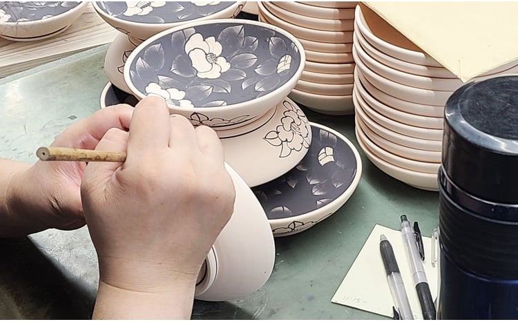 有田焼 渕錆楕円手描き皿（蛸唐草・軍配瓢）【西山錦華堂】食器 器