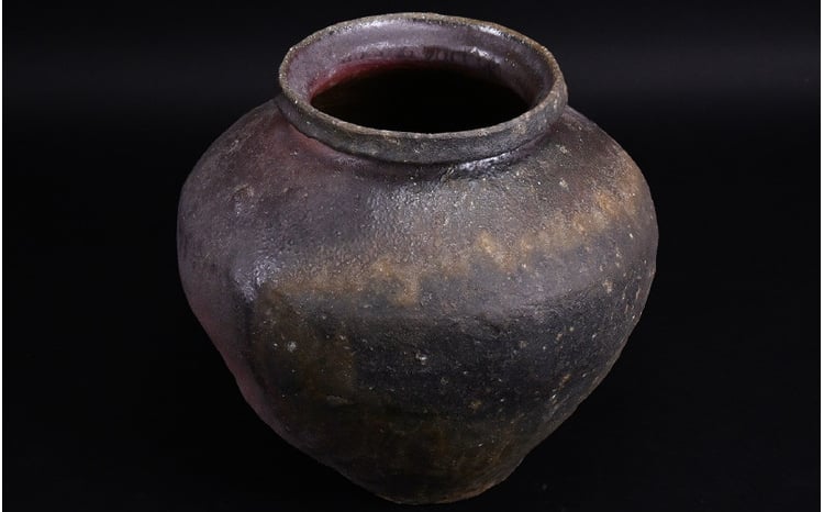 越前焼】つぼ 自然釉壺 踏青舎 伝統工芸士 [e74-z050] - 福井県越前町