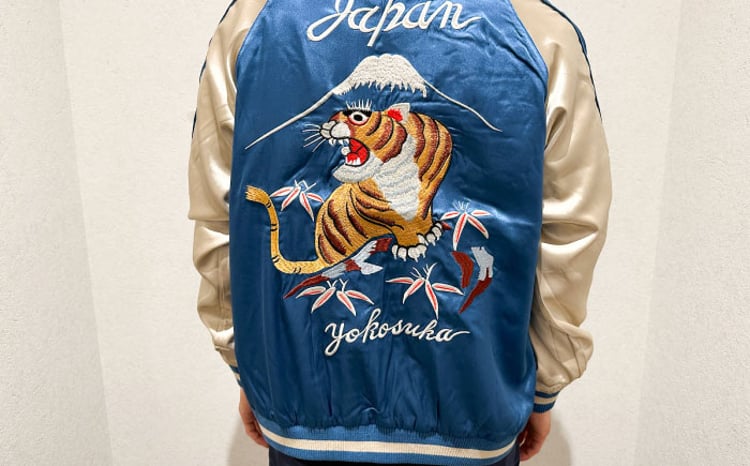 虎横須賀柄刺繍リバーシブルスカジャン サイズはS・M・L・XL・XXL 服