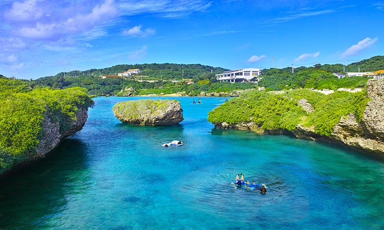 沖縄県宮古島市の旅行・宿泊特集 〜宮古ブルーが待つ極上の島旅へ