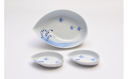 とても古い深川製の陶磁器、2羽の小鳥とてんとう虫 とても古い深川製の