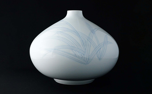 人間国宝 井上萬二作 白磁染麦彫文 壺 有田焼 A5500-1 - 佐賀県有田町