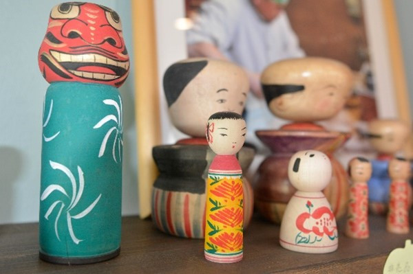 ⭕️伝統こけし 木地山こけし ⭕️超レア ⭕️自作赤色菊花ロクロ線