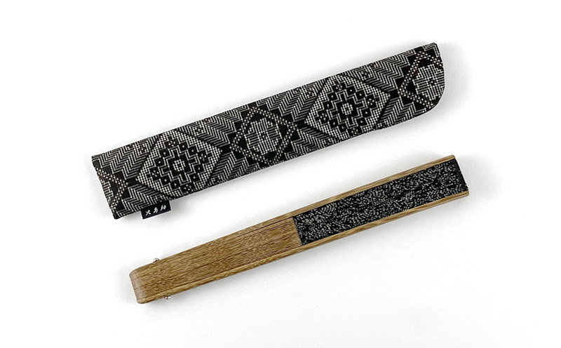 本場奄美大島紬 手織り扇子（泥染め龍郷柄 青) 鹿児島県 奄美群島 奄美