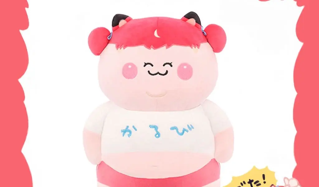 VTuber赤見かるびの「デブかるび」ぬいぐるみ発売 デザインは＋魔が