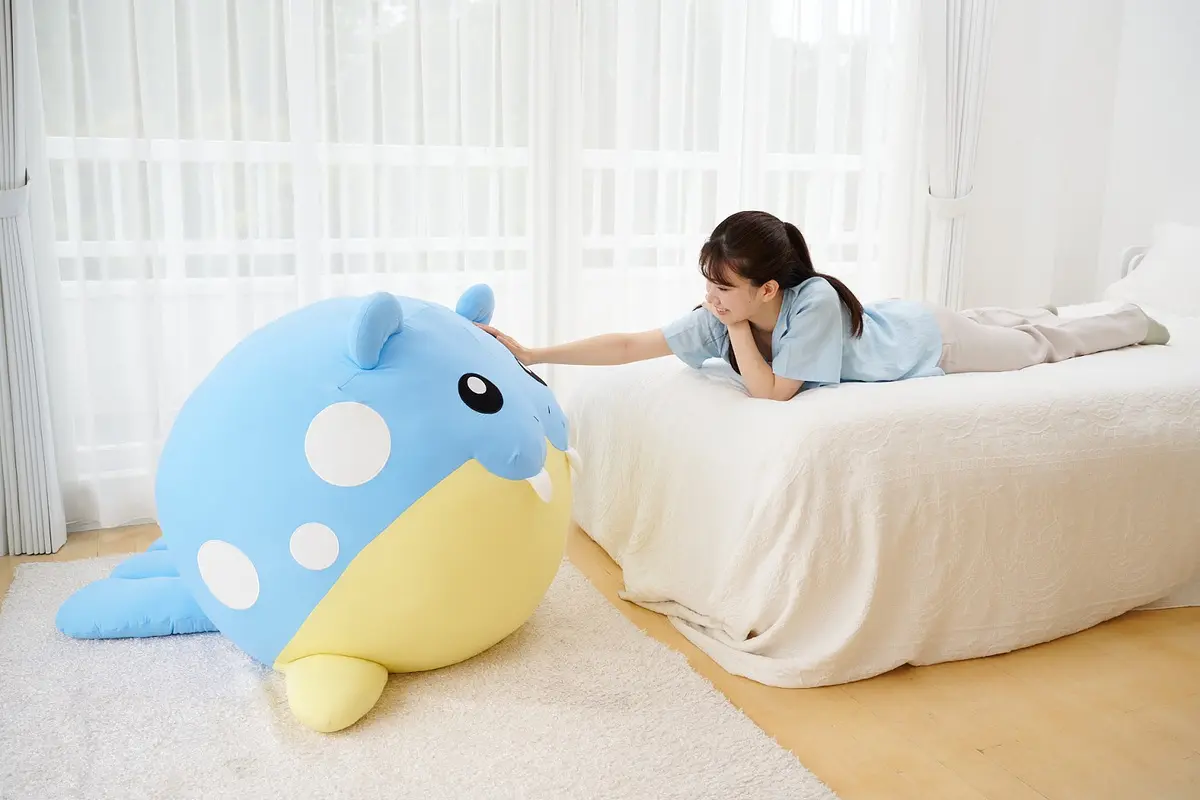 でかい！ タマザラシの等身大ぬいぐるみ ひんやりボディに抱きつきたい