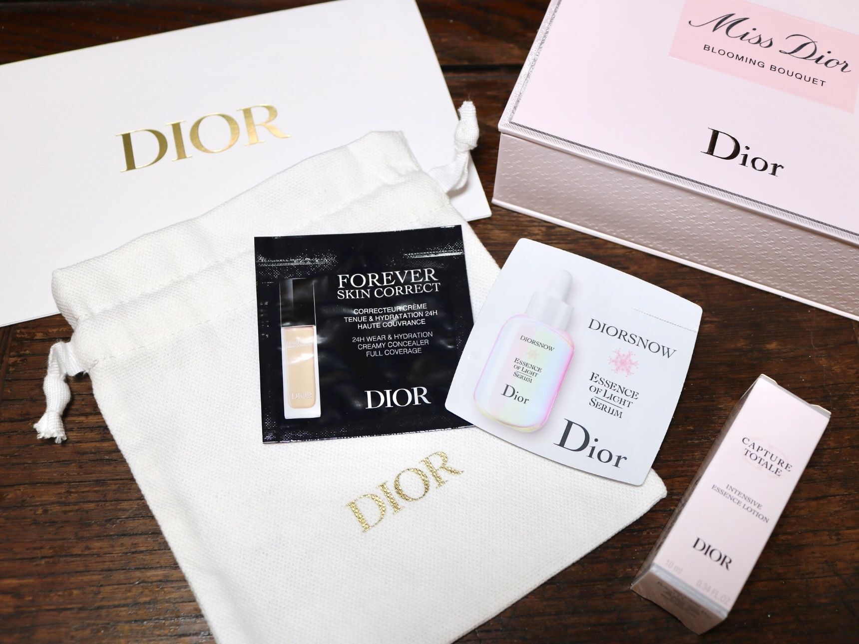 ✴︎サンプル2点付き✴︎ディオールプレステージホワイトコフレ【数量