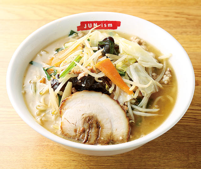 新潟市〈滋魂〉で味わえる王道の燕背脂ラーメン | おすすめ＆注目情報