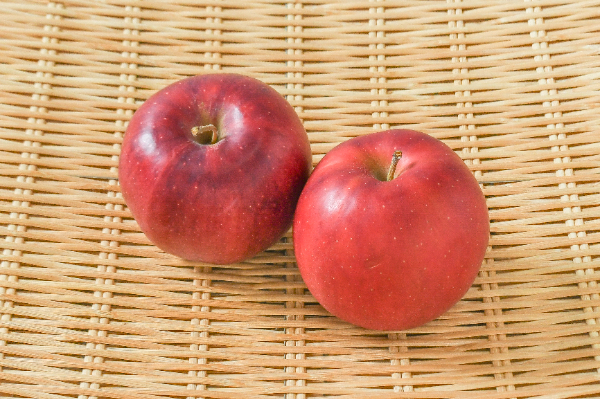 姫りんご（アルプス乙女）（AL） 【業務用食材の仕入れなら八面六臂】