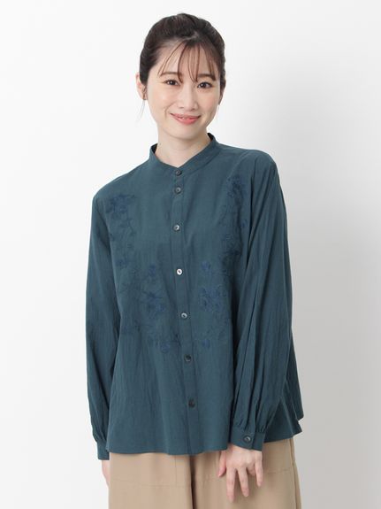 コットンサンドウォッシュ テンドリルブルーム刺繍バンドカラー