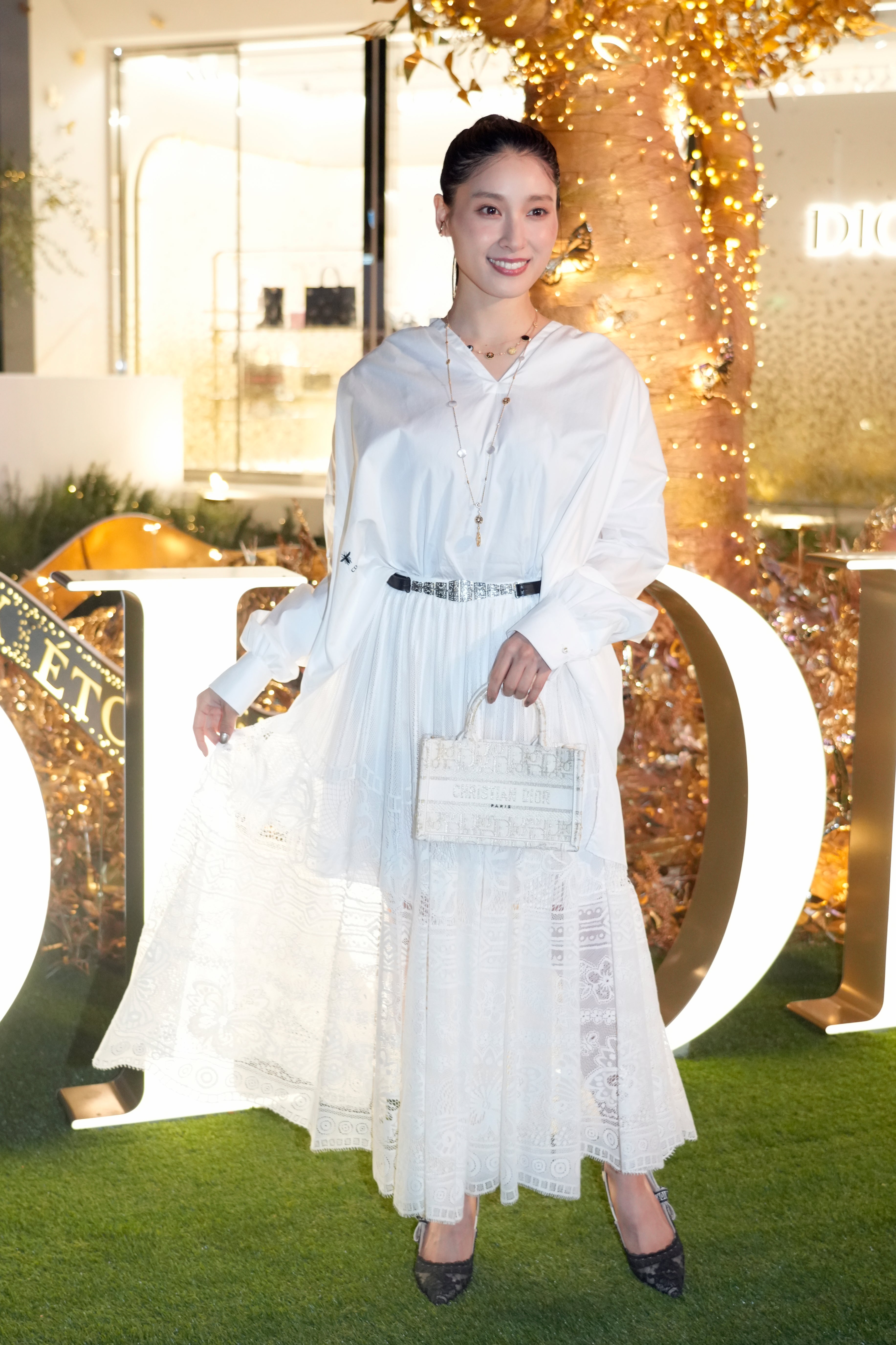 土屋太鳳さん、私物サングラスで「あぶない刑事」姿が話題に。舘ひろし