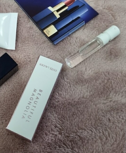 エスティ ローダー ビューティフル マグノリア オド パルファム