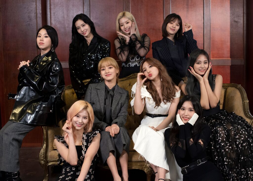 写真集の中身を特別公開！】TWICE・サナ「“私たちの絆はこんなに強いん
